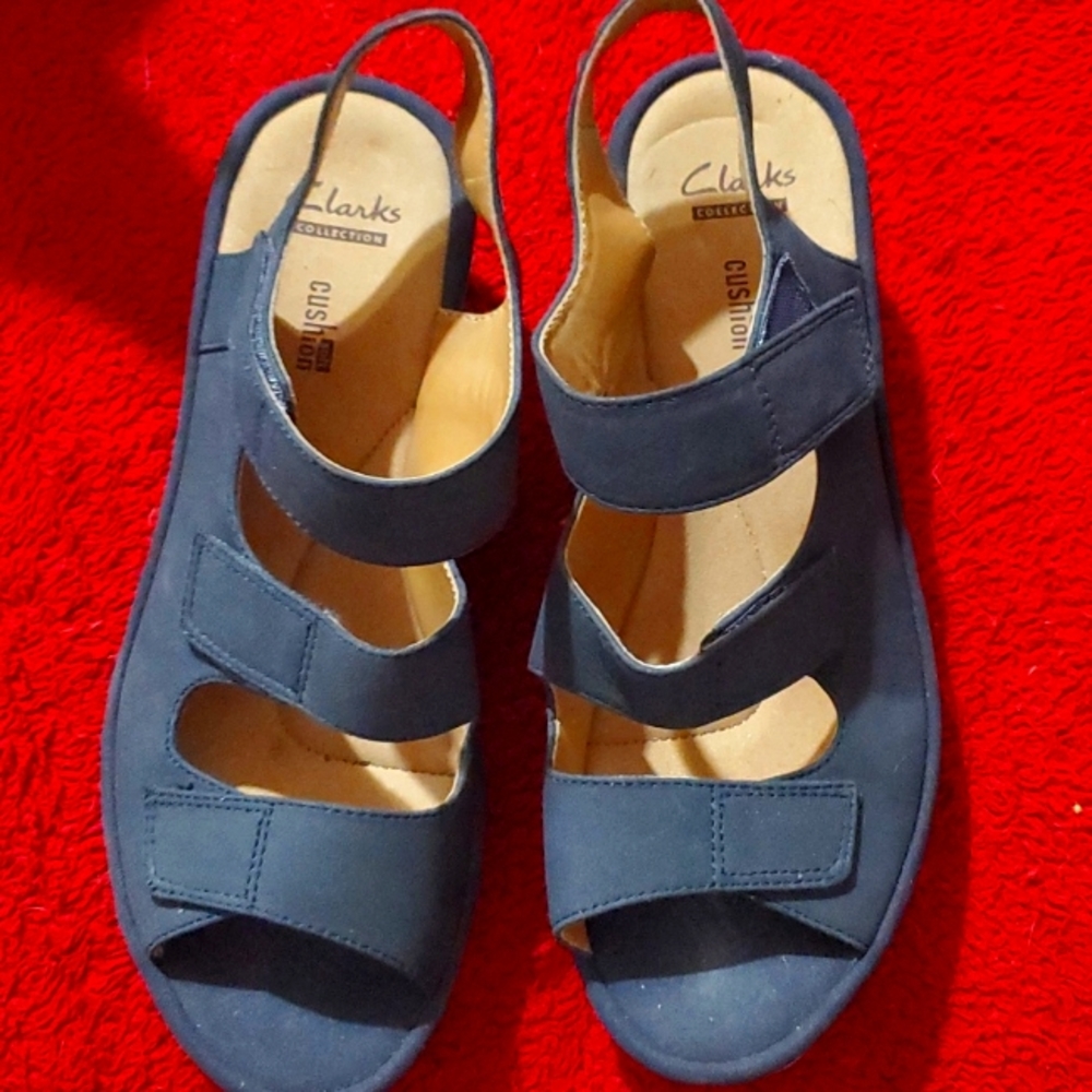 Size 8 Navy Blue Clark's soft cushion sandal